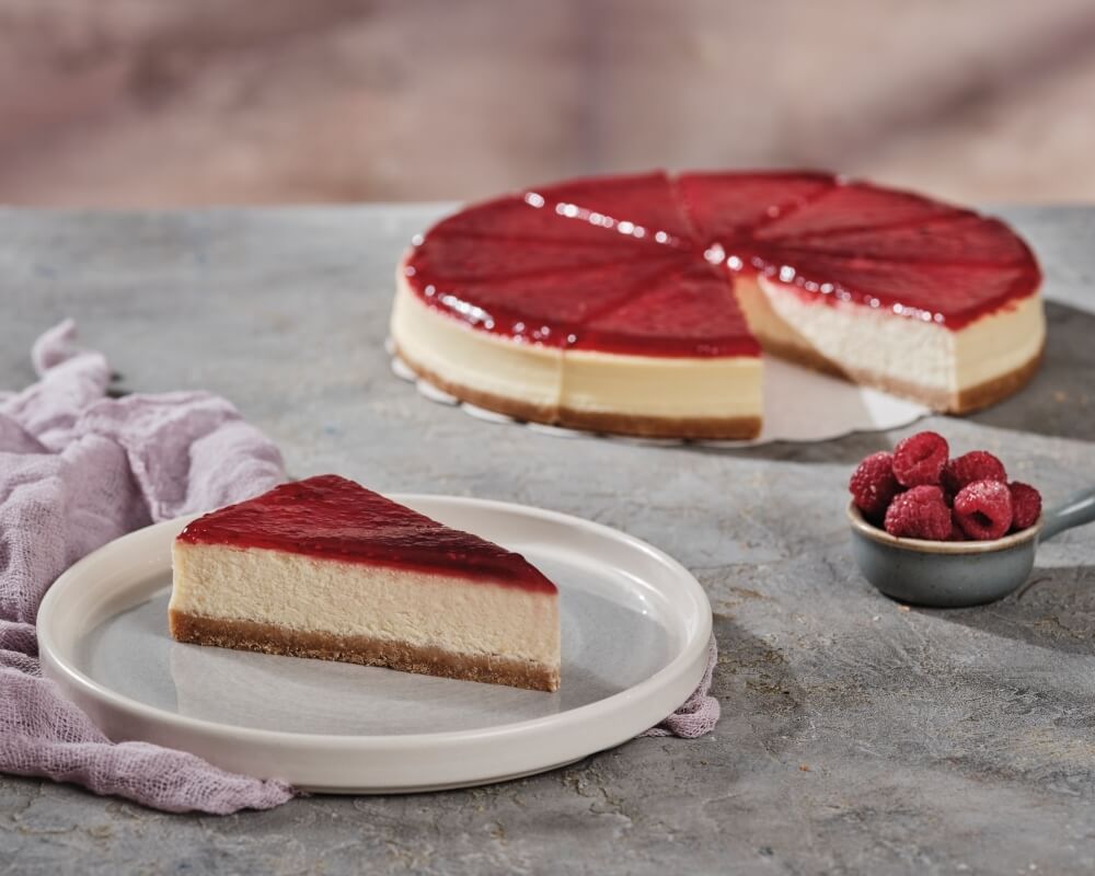 Özel karışım bisküvi taban, gerçek frambuaz dolgu ve cheesecake kremasının buluştuğu lezzet.