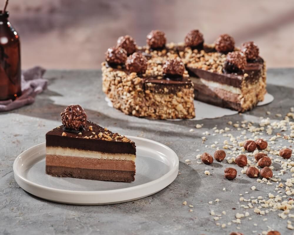 Leanordo Cake Yumuşacık kek arasında nutelladan yapılmış özel kremasıyla damaklarda iz bırakacak enfes lezzet
